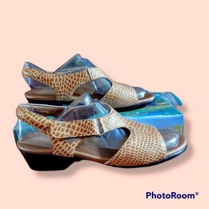 SAS Tan Sandals 10.5 N Open Toes Sling Back Velcro Strap